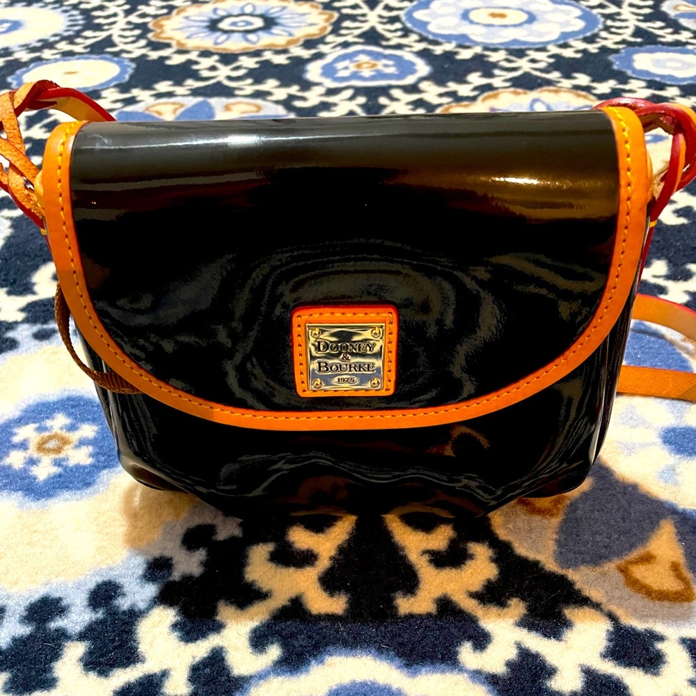 Dooney & Bourke purse